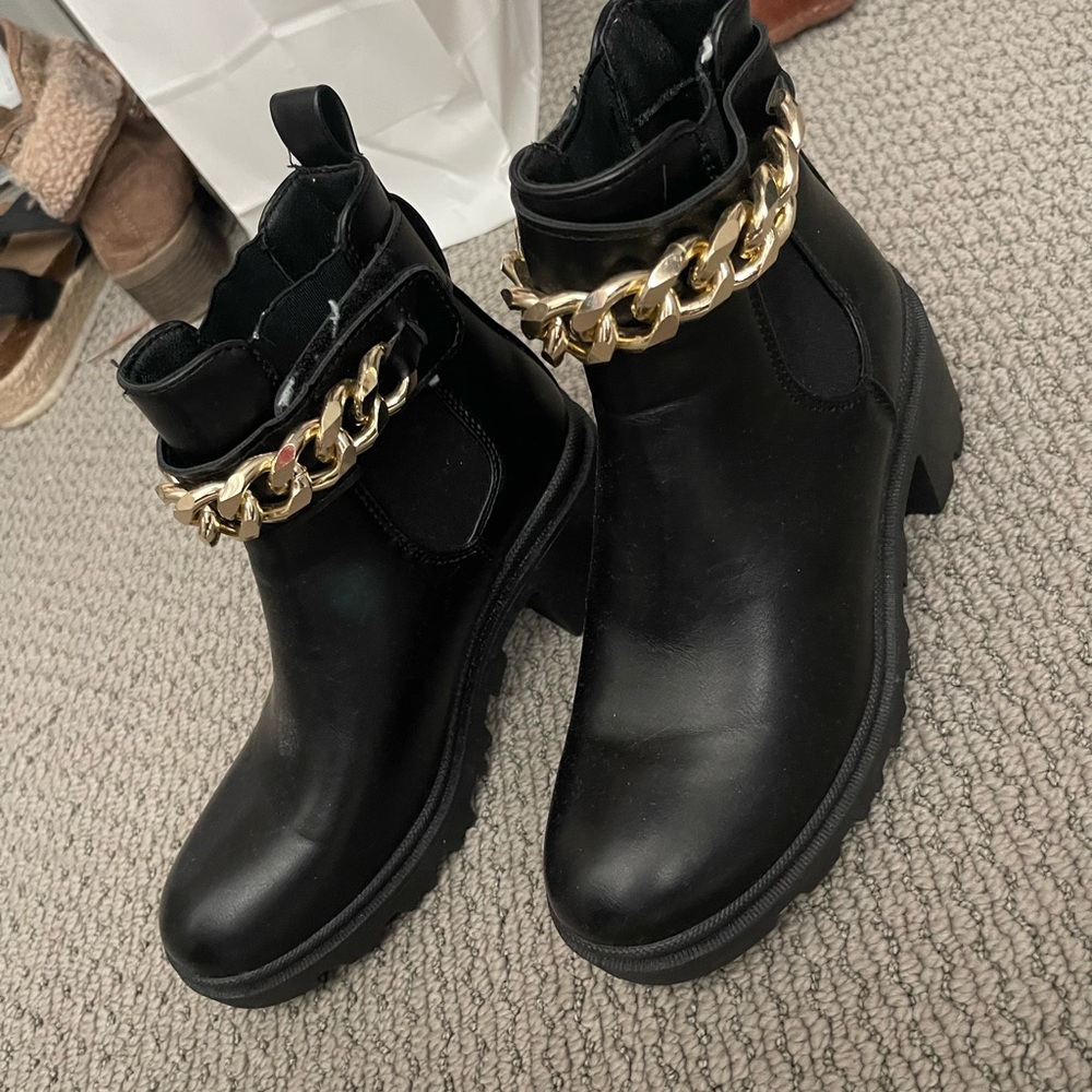 Black with gold chain boutique booties size 7